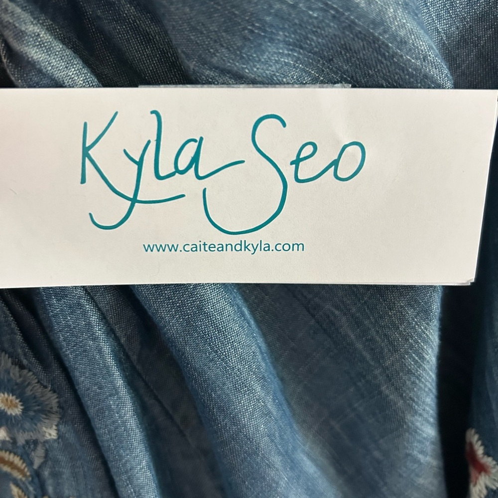 NWT Katie & Kyla Seo Embroidered Chambray Blouse - Picture 12 of 13